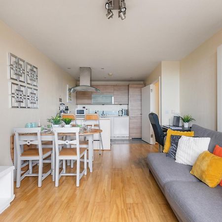 Stratford Skyview Apartment Londen Buitenkant foto