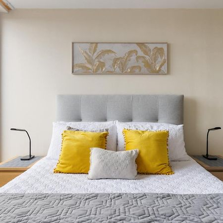 Stratford Skyview Apartment Londen Buitenkant foto