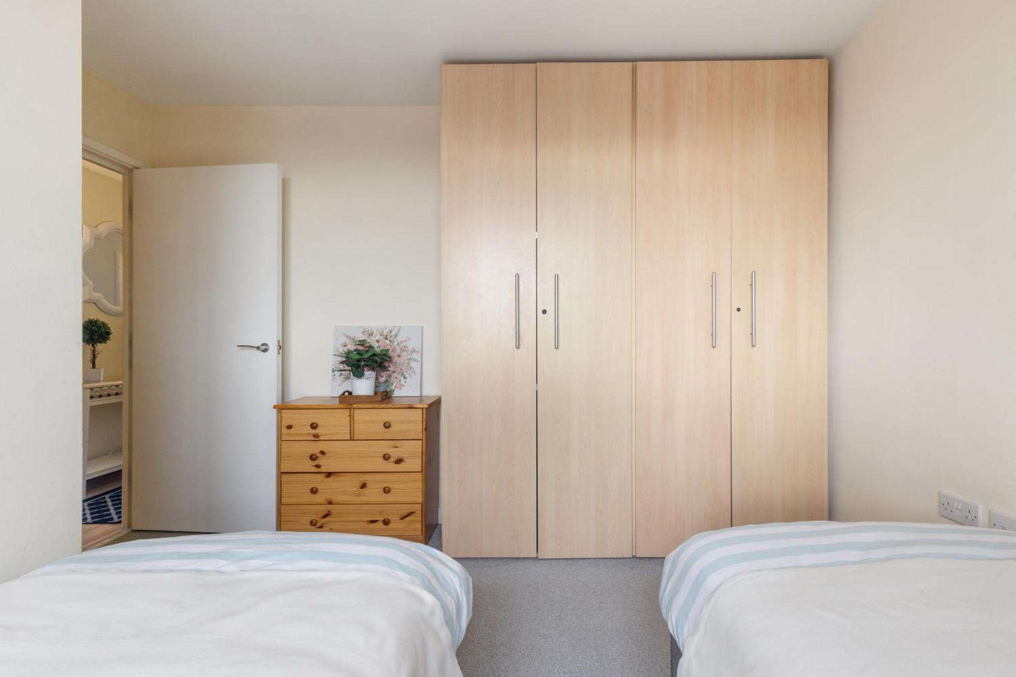 Stratford Skyview Apartment Londen Buitenkant foto