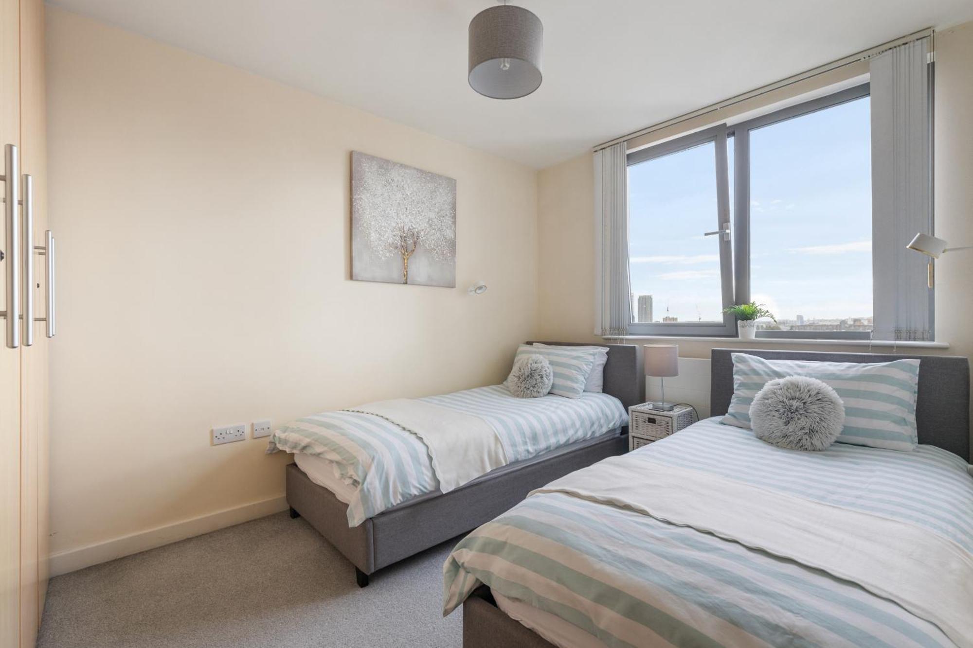 Stratford Skyview Apartment Londen Buitenkant foto