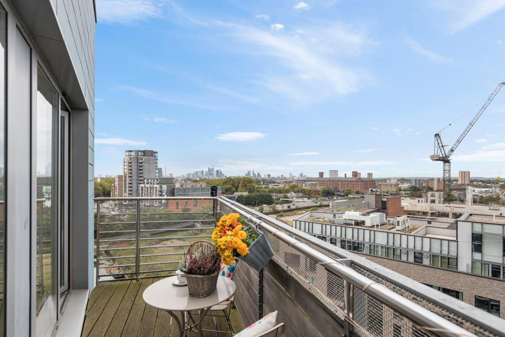 Stratford Skyview Apartment Londen Buitenkant foto